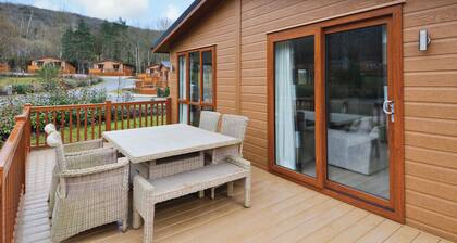 Cheddar Lodge Premier