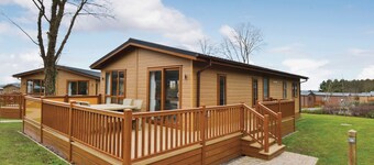 Cheddar Lodge Premier