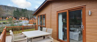 Cheddar Lodge Premier