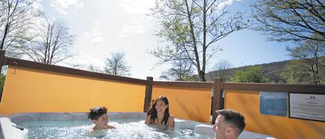 مغطس سبا خارجي