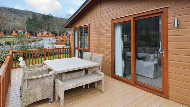Outdoor dining - Cheddar Lodge Premier (Cheddar)