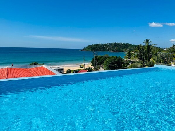 Outdoor pool - One World Mirissa (Mirissa)