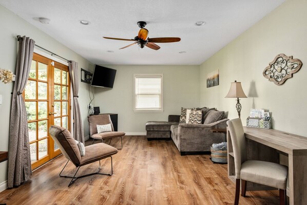 Unclassified image, 1 of 41, button