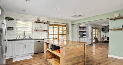 Splendid Location, Single Level, Pet Friendly, Huge Fenced Yard, BBQ, Games, Next to School Fields