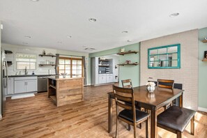 Unclassified image, 3 of 41, button