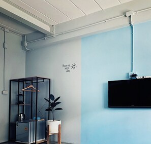 Premium bedding, pillow-top beds, free minibar, individually decorated - into the town (Krabi)