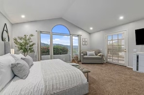 7 habitaciones, tabla de planchar con plancha, wifi y ropa de cama