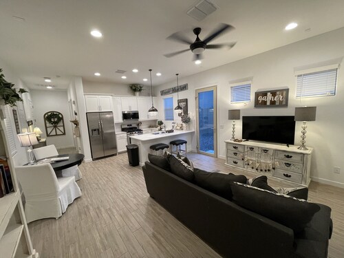 AZ SUNSHINE CASITA-25 min to Airport~CLEAN~PRIVATE 1B&1B-Outdoor Space-BBQ-Golf