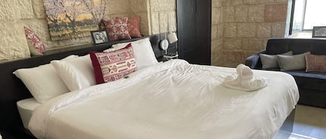 Classic Room | Premium bedding, down comforters, Select Comfort beds, desk