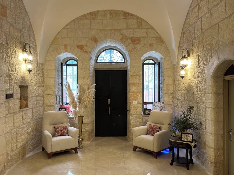 Classic-Zimmer | Wohnbereich | 55-Zoll-Fernseher mit Satellitenempfang, Netflix, Hulu