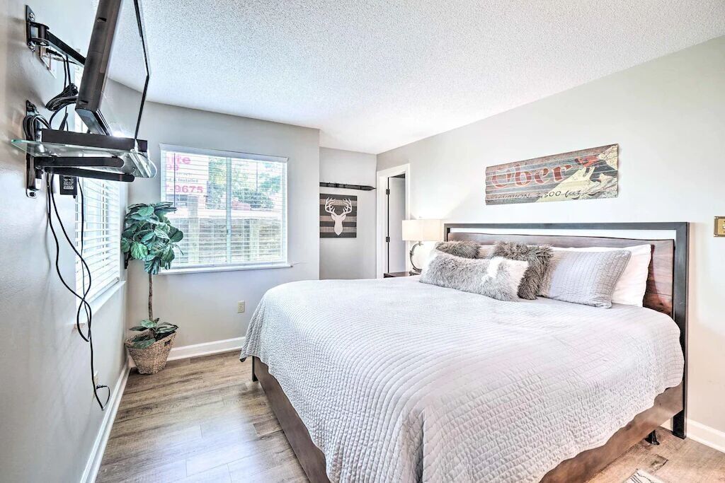 2 多  间卧室、熨斗/熨衣板、免费 WiFi、床单