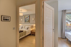 3 chambres, fer et planche à repasser, Wi-Fi, draps fournis