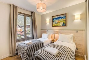 3 chambres, fer et planche à repasser, Wi-Fi, draps fournis