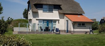 Thatched villa with bath in a holiday park