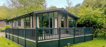 4 bedroom accommodation in Newton Saint Loe, Nr Bath