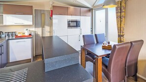 Oven, dishwasher - 2 bedroom accommodation in Cheddar (Cheddar)