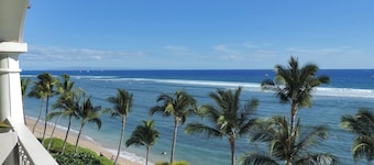 Deluxe Ocean and Beach Front studio - Lahaina Shores 623