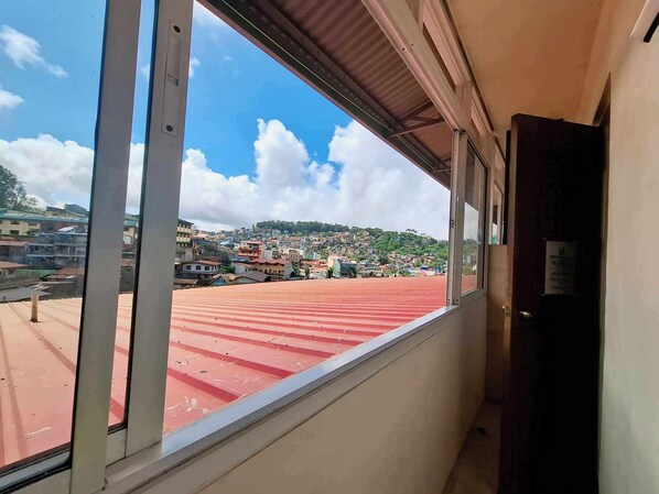 Kamar Triple Deluks, balkon | Teras/patio