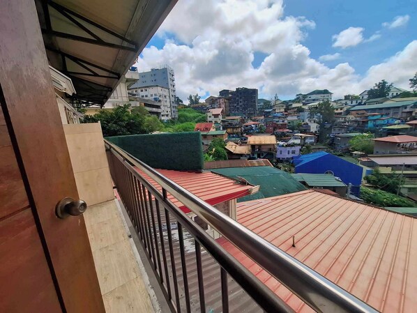 Deluxe Double Room | Terrace/patio - Hotel Urban-Khotel Kurban Hotel (Baguio)