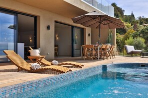 A heated pool - Family Villa with Sea View – Pool, SPA & Hammam – Sleeps 10 (Rayol-Canadel-sur-Mer)