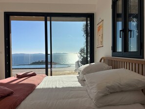 Desk, iron/ironing board, travel cot, free WiFi - Family Villa with Sea View – Pool, SPA & Hammam – Sleeps 10 (Rayol-Canadel-sur-Mer)