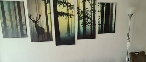 Fernseher, Bücher, Stereoanlage