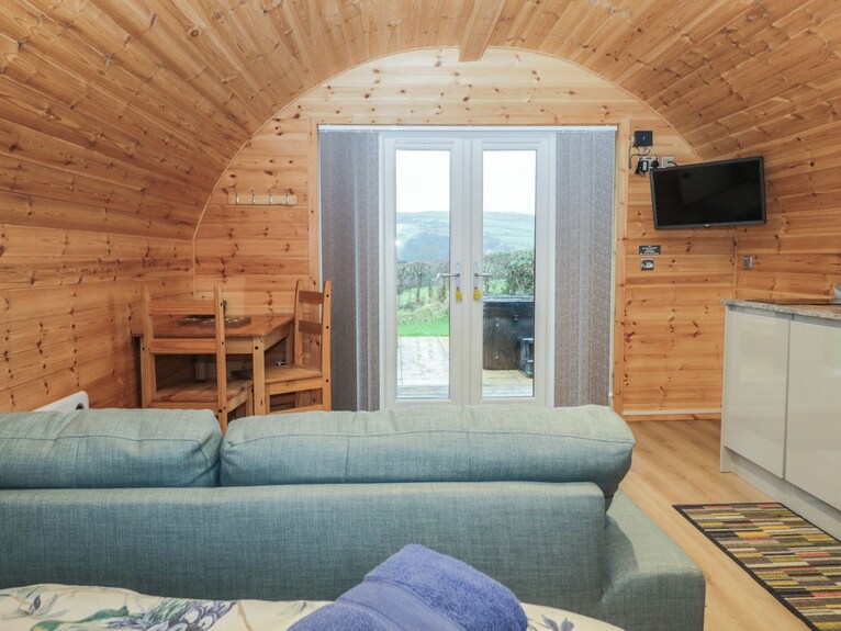 Holly, Pet Friendly, With Hot Tub In Ulverston - Ulverston
