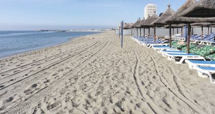 Beachfront 2 bedroom apartment, seaview, swimmingpool, parking