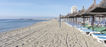 Beachfront 2 bedroom apartment, seaview, swimmingpool, parking