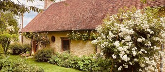 Charming Cottage Near Vineyards & GR31 Trail - Peaceful Retreat with Modern Amenities