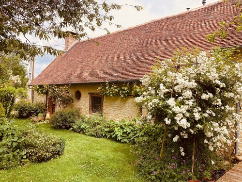 Charming Cottage Near Vineyards & GR31 Trail - Peaceful Retreat with Modern Amenities