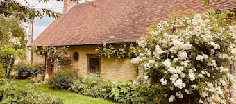 Charming Cottage Near Vineyards & GR31 Trail - Peaceful Retreat with Modern Amenities