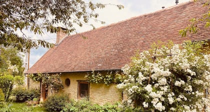 Charming Cottage Near Vineyards & GR31 Trail - Peaceful Retreat with Modern Amenities