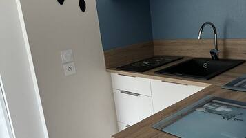 Microwave, dishwasher, coffee/tea maker