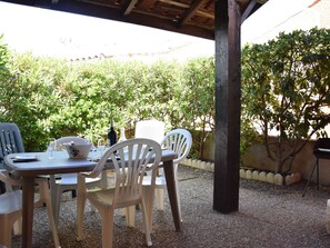 Outdoor dining - Cozy Studio-Mezzanine, 4 Guests, Terrace, Near Beach & Shops, Gruissan (Gruissan)