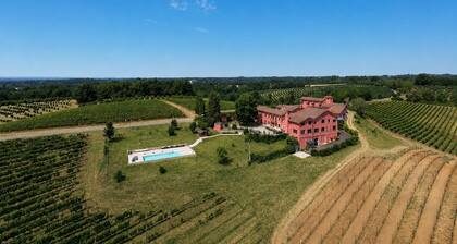 Villa in Piedmont with private pool in beautiful vineyard of Tenuta CostaRossa