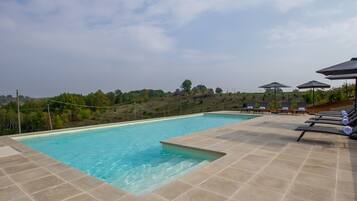 Piscina all'aperto, una piscina riscaldata