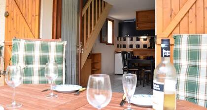 Cozy 2BR House with Pool, Terrace & Parking - Steps from Beach & Shops in Gruissan