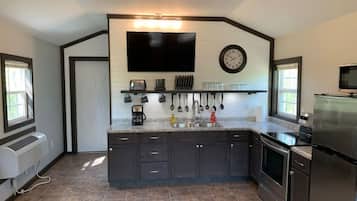 Geladeira, micro-ondas, fogão, cooktop