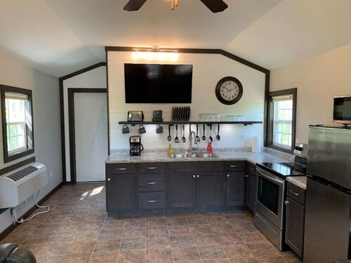 Hillside Cabin #5  Annapolis, MO