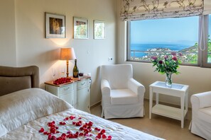 Luxury Villa | 5 bedrooms, individually decorated, individually furnished, desk