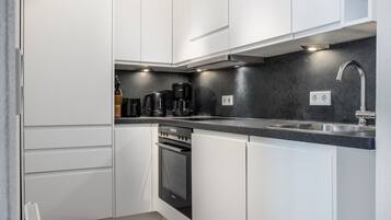 Kühlschrank, Ofen, Herdplatte, Geschirrspüler