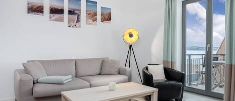 TV, books, stereo