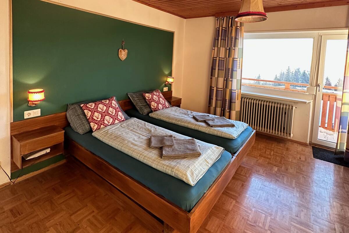 Basic Twin Room | Desk, free WiFi, bed sheets