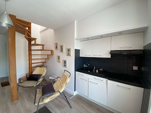 Coffee/tea maker, fridge, microwave, dishwasher
