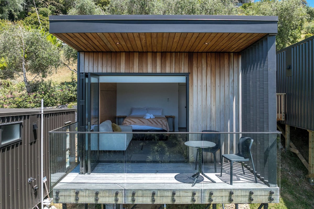 Fantail Suite | Blackout drapes, soundproofing, free WiFi, bed sheets