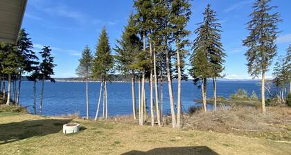 Paddlers Cove Cottage By The Sea at Alder Bay #14