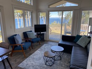 TV - 14 - Paddlers Cove Cottage By The Sea at Alder Bay (Port McNeill)