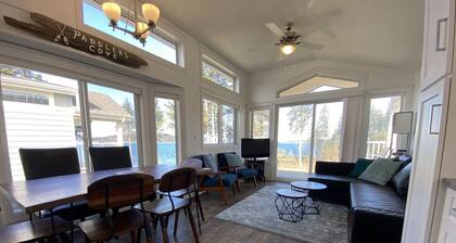 14 - Paddlers Cove Cottage By The Sea at Alder Bay