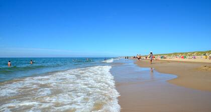 Comfortable holiday home just 300m from the center. Close to the beach